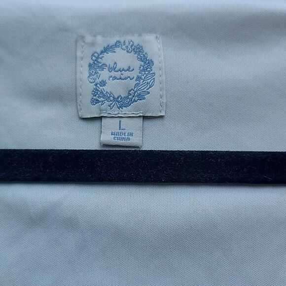 White mini dress with lace and button - Picture 2 of 3